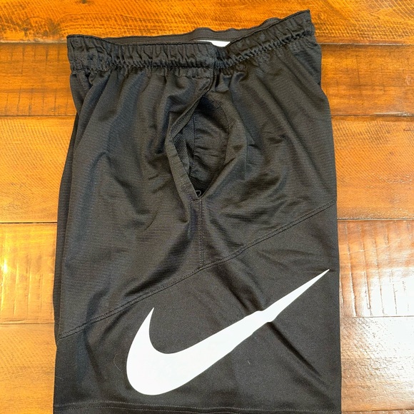 Men’s Nike Shorts size M color Black - Picture 2 of 3